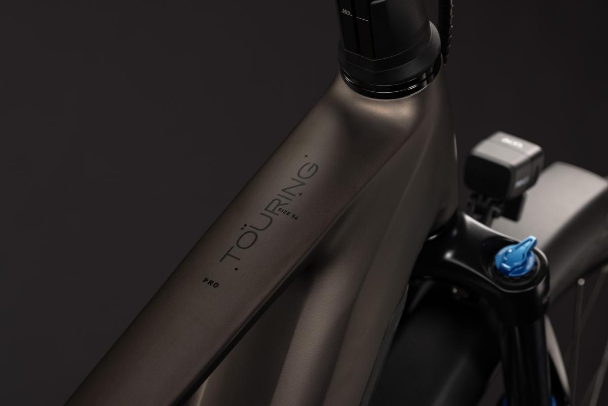 Cube Touring Hybrid Pro 800 metallicumbra'n'black – Bild 2