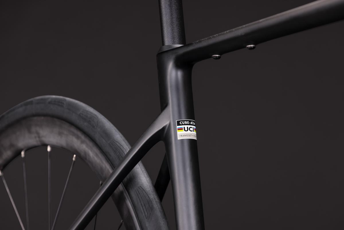 Cube Attain C:62 Race carbon'n'coalchrome – Bild 5
